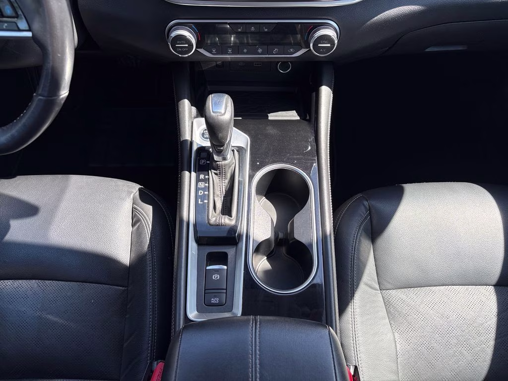 2023 Gun Metallic Nissan Altima 2.5 SL FWD Sedan