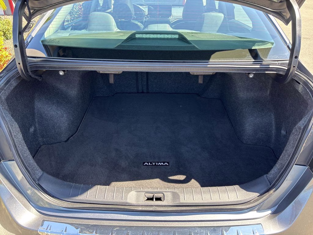 2023 Gun Metallic Nissan Altima 2.5 SL FWD Sedan
