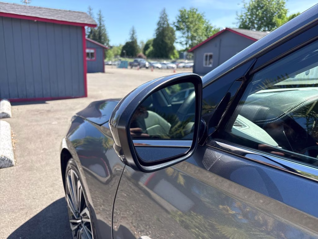 2023 Gun Metallic Nissan Altima 2.5 SL FWD Sedan