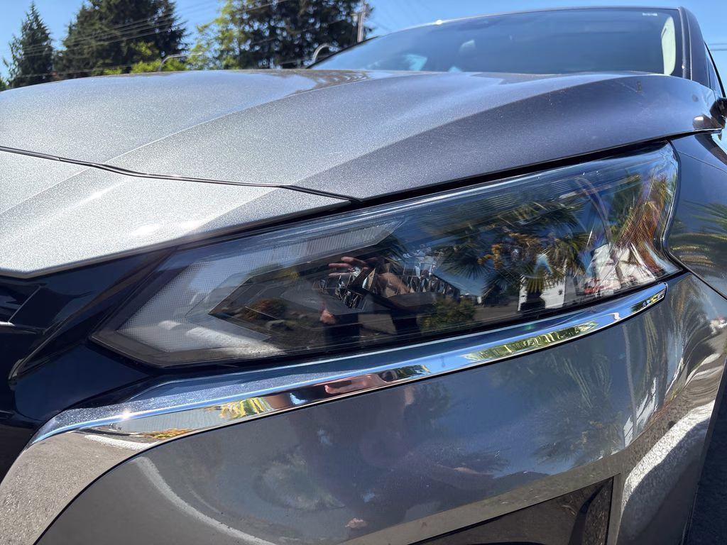 2023 Gun Metallic Nissan Altima 2.5 SL FWD Sedan