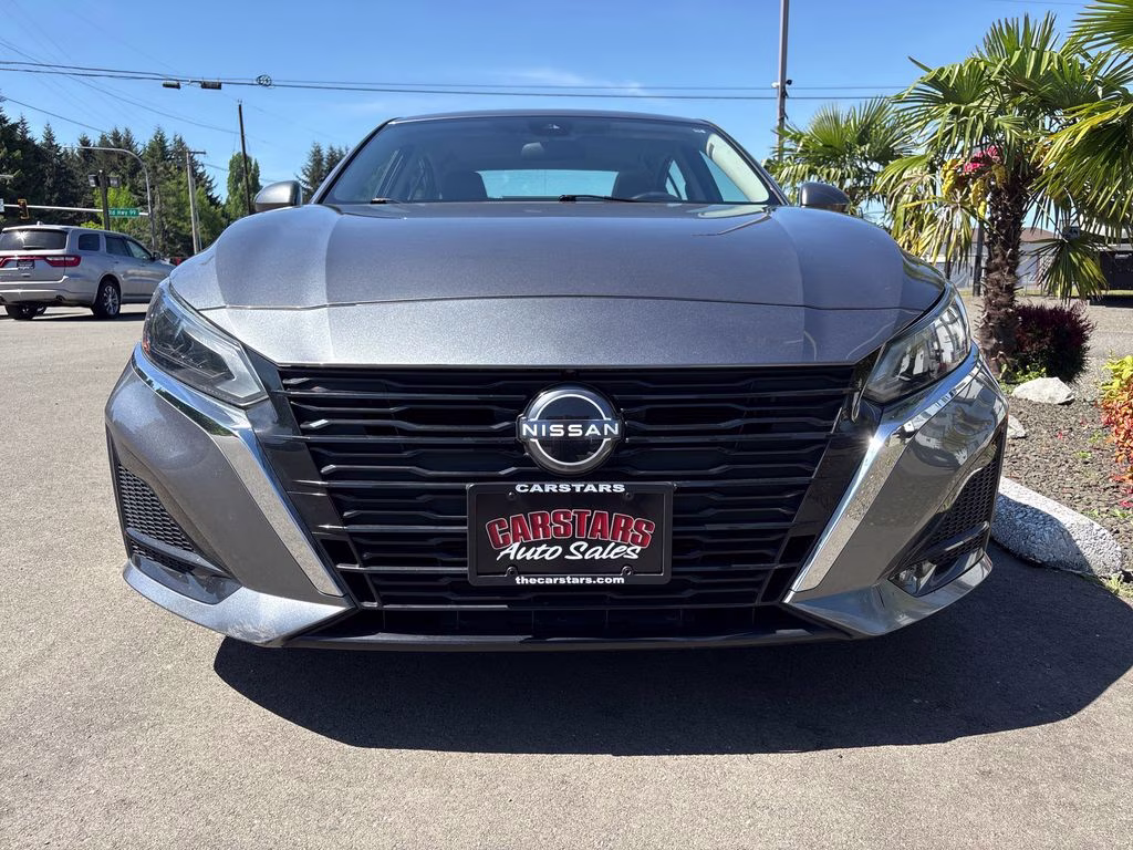 2023 Gun Metallic Nissan Altima 2.5 SL FWD Sedan
