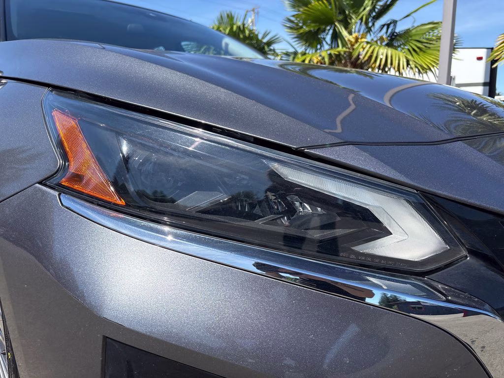 2023 Gun Metallic Nissan Altima 2.5 SL FWD Sedan