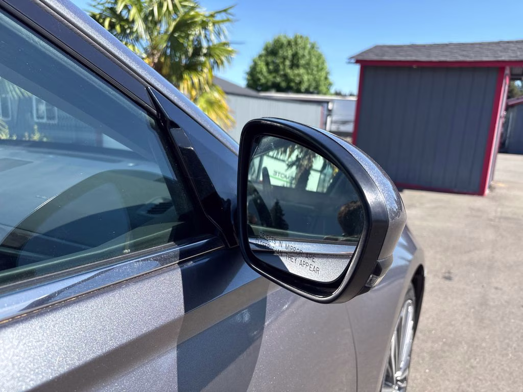 2023 Gun Metallic Nissan Altima 2.5 SL FWD Sedan