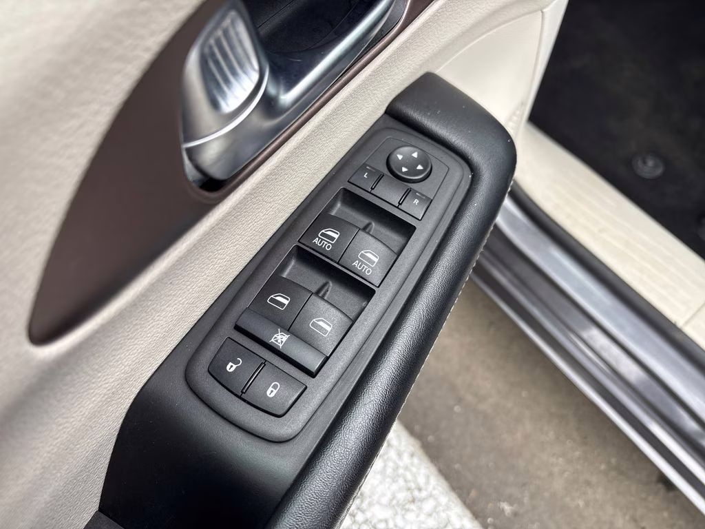 2022 Granite Crystal Metallic Clearcoat Chrysler Voyager LX FWD Van