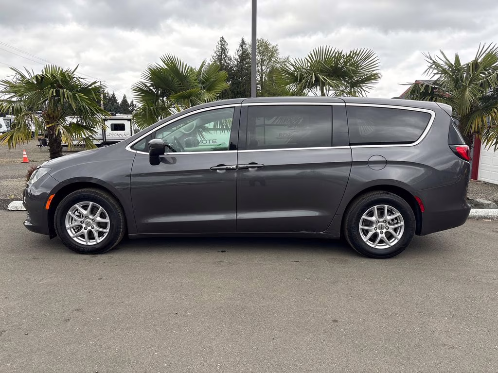 2022 Granite Crystal Metallic Clearcoat Chrysler Voyager LX FWD Van