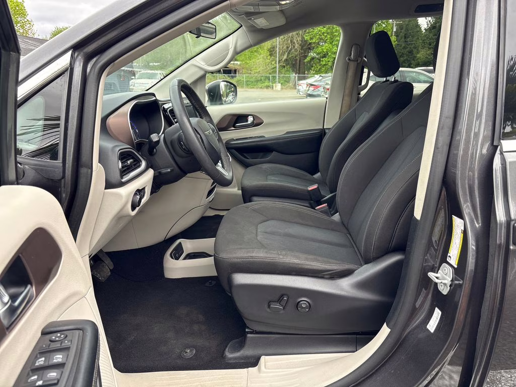 2022 Granite Crystal Metallic Clearcoat Chrysler Voyager LX FWD Van