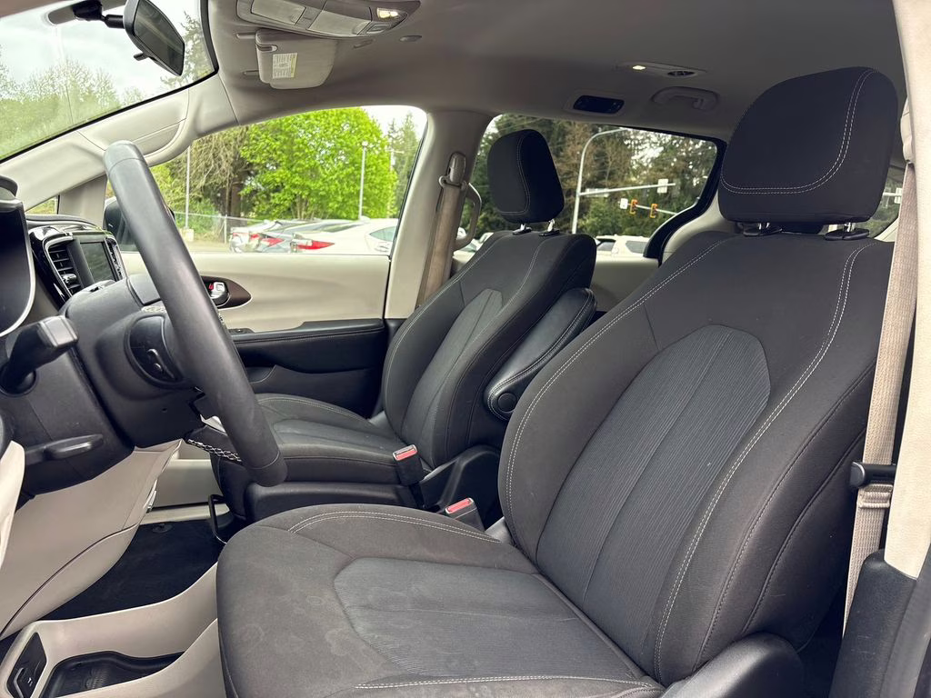 2022 Granite Crystal Metallic Clearcoat Chrysler Voyager LX FWD Van