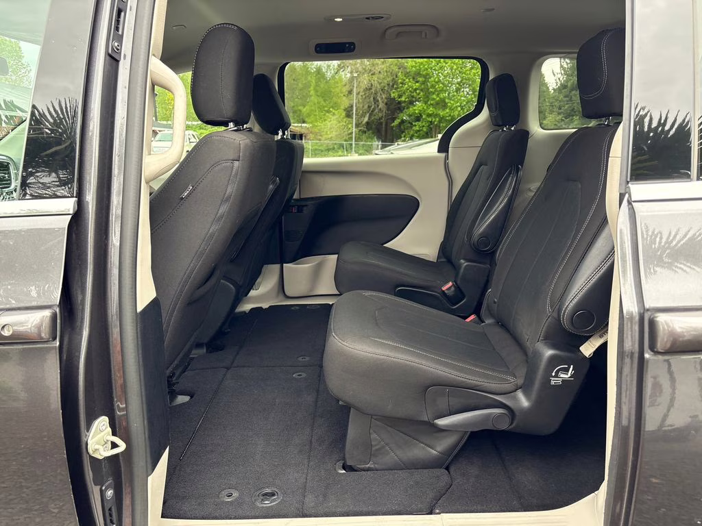 2022 Granite Crystal Metallic Clearcoat Chrysler Voyager LX FWD Van