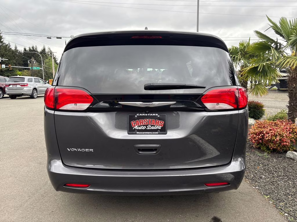 2022 Granite Crystal Metallic Clearcoat Chrysler Voyager LX FWD Van