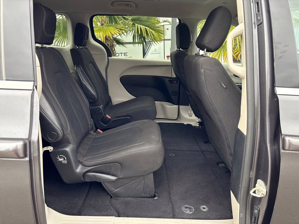 2022 Granite Crystal Metallic Clearcoat Chrysler Voyager LX FWD Van