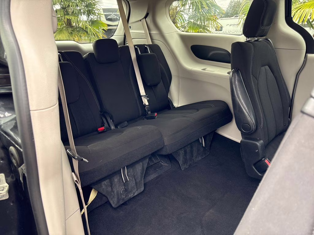 2022 Granite Crystal Metallic Clearcoat Chrysler Voyager LX FWD Van