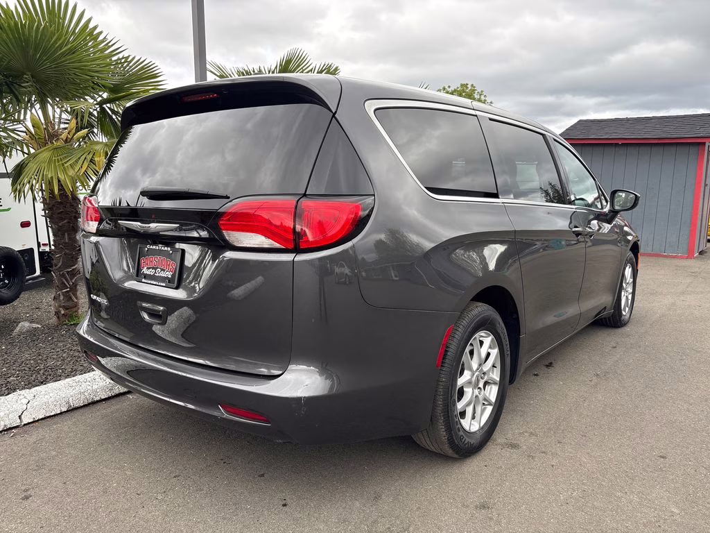 2022 Granite Crystal Metallic Clearcoat Chrysler Voyager LX FWD Van
