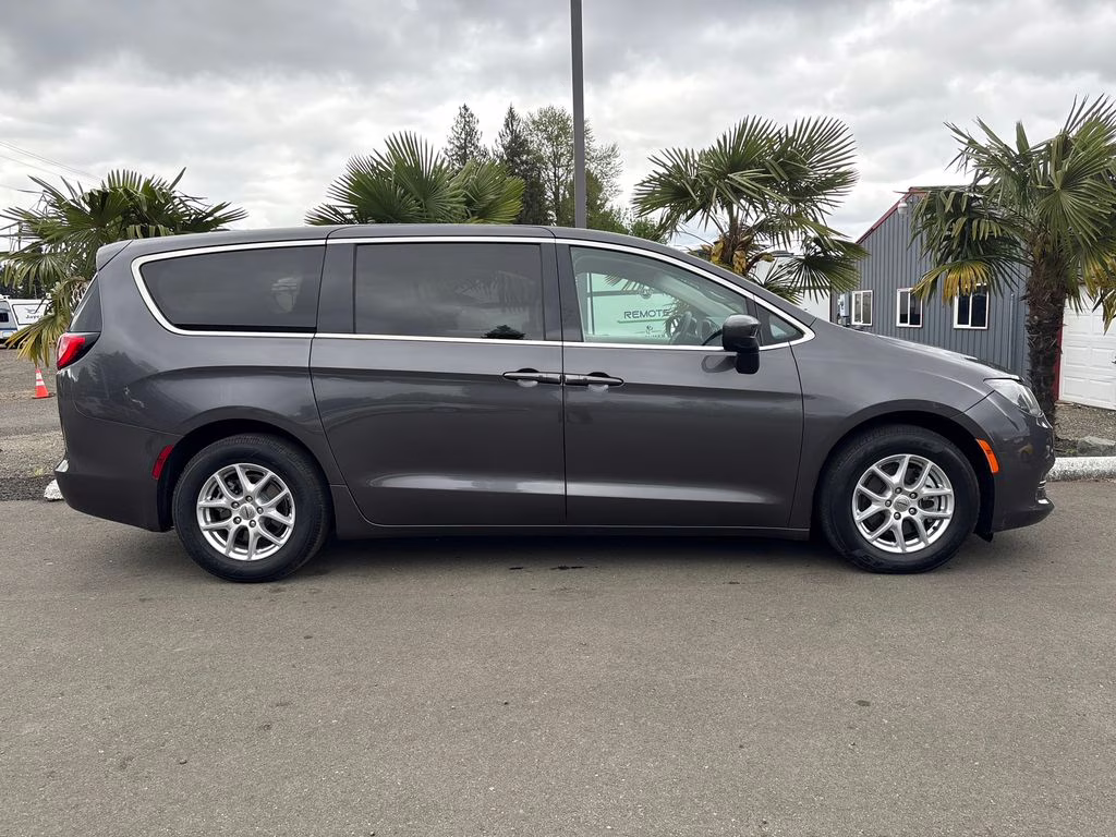 2022 Granite Crystal Metallic Clearcoat Chrysler Voyager LX FWD Van