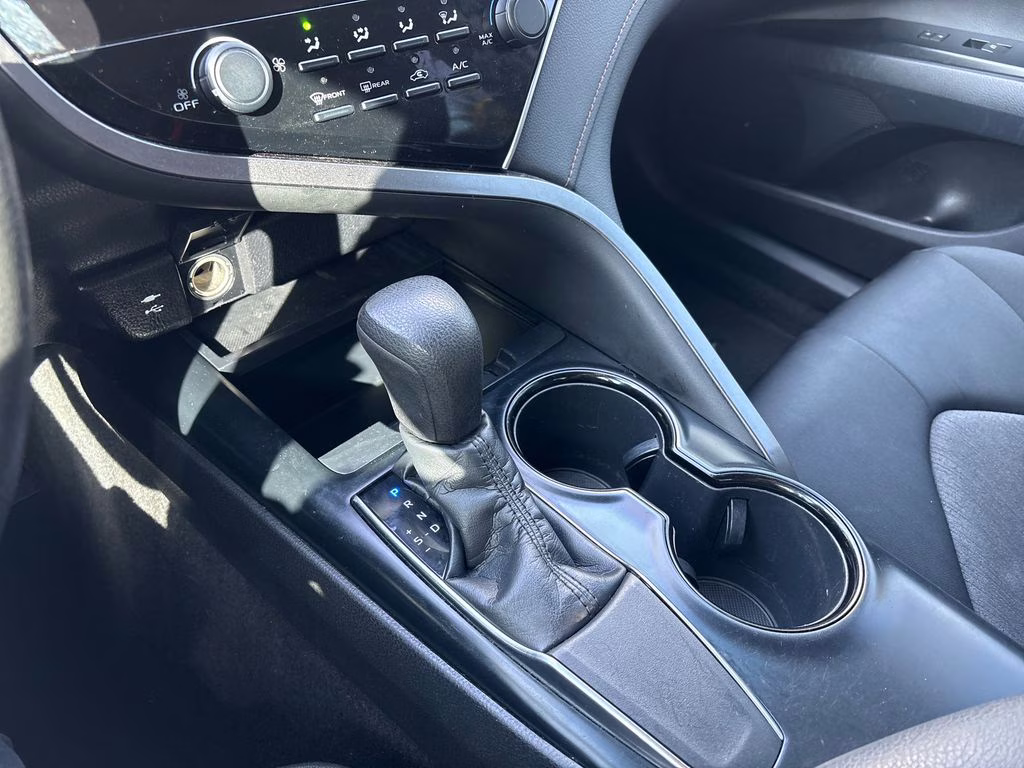 2018 Super White Toyota Camry LE FWD Sedan