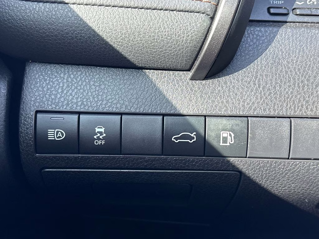 2018 Super White Toyota Camry LE FWD Sedan