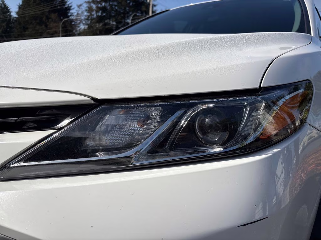 2018 Super White Toyota Camry LE FWD Sedan