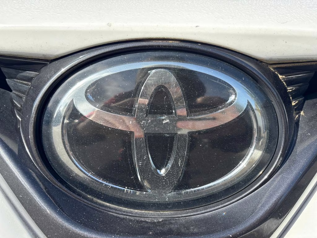 2018 Super White Toyota Camry LE FWD Sedan