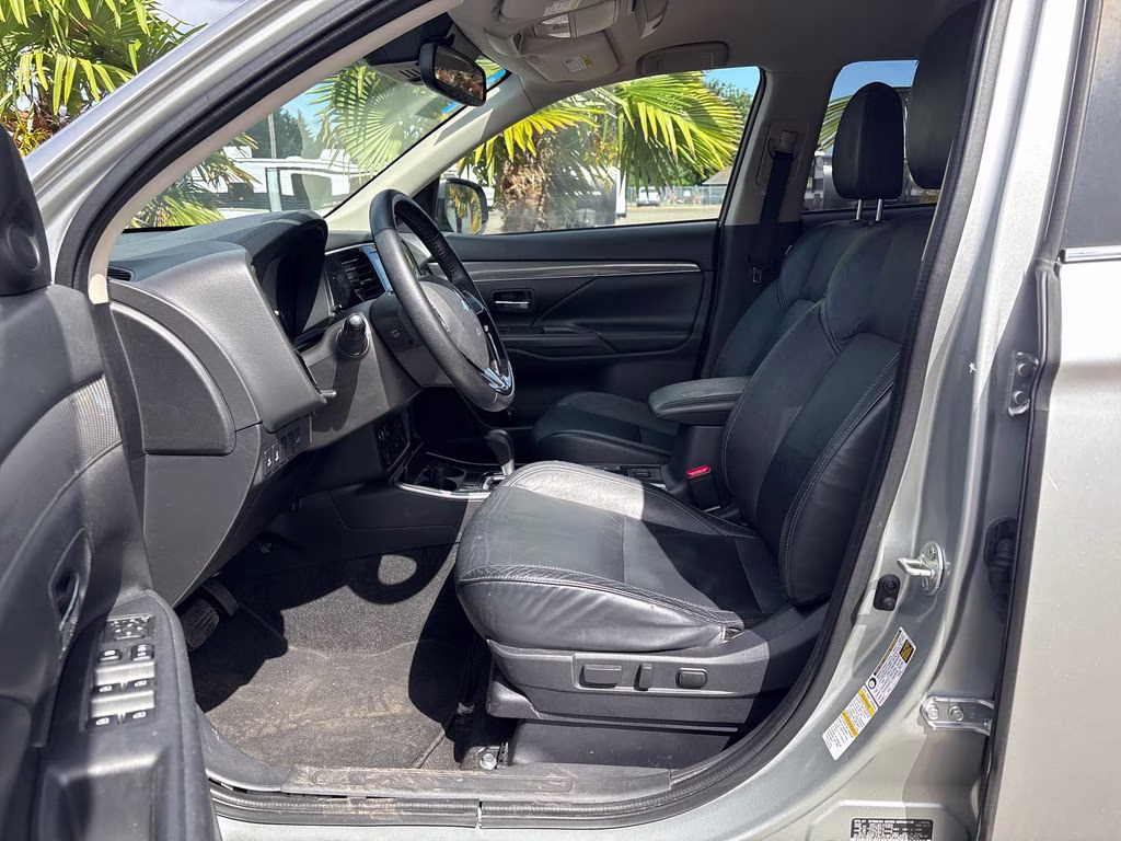 2020 Silver Mitsubishi Outlander SEL 4X4 SUV
