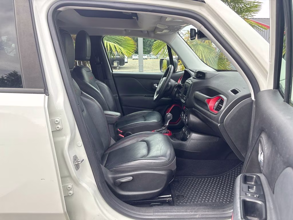 2017 Alpine White Jeep Renegade Trailhawk 4X4 SUV