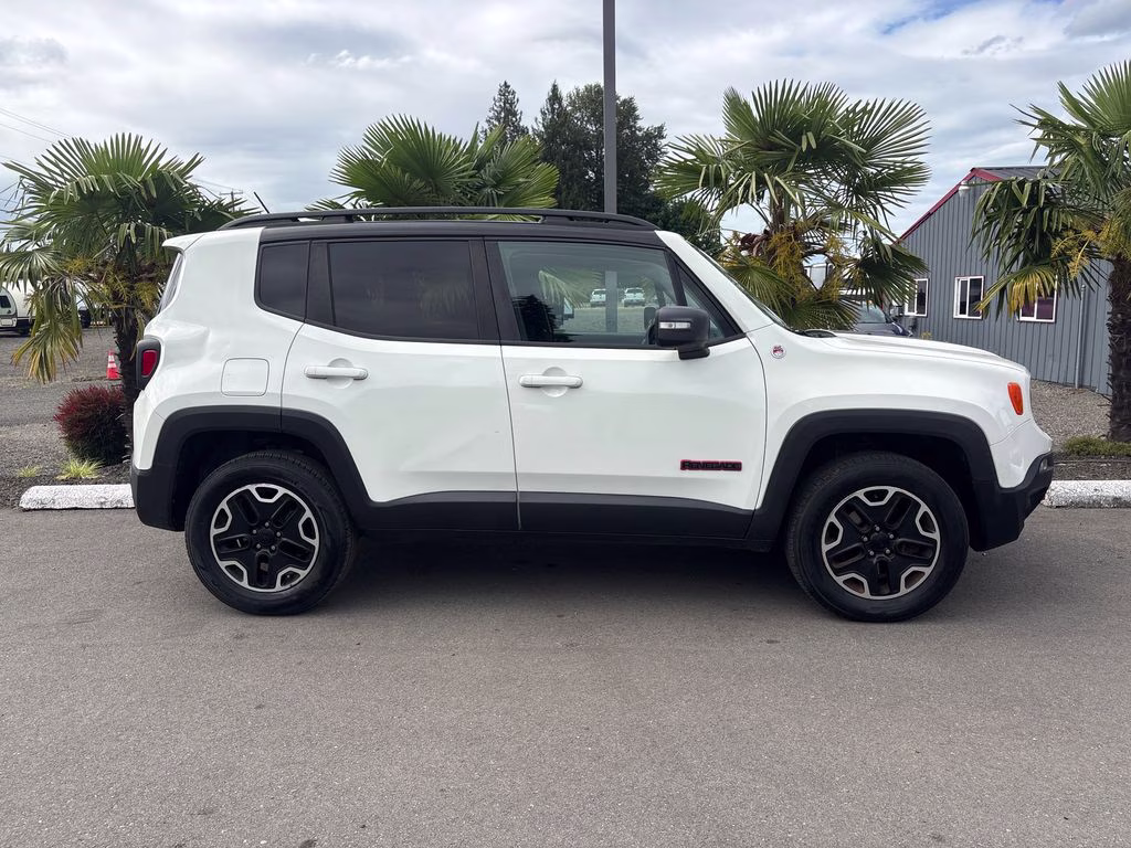 2017 Alpine White Jeep Renegade Trailhawk 4X4 SUV