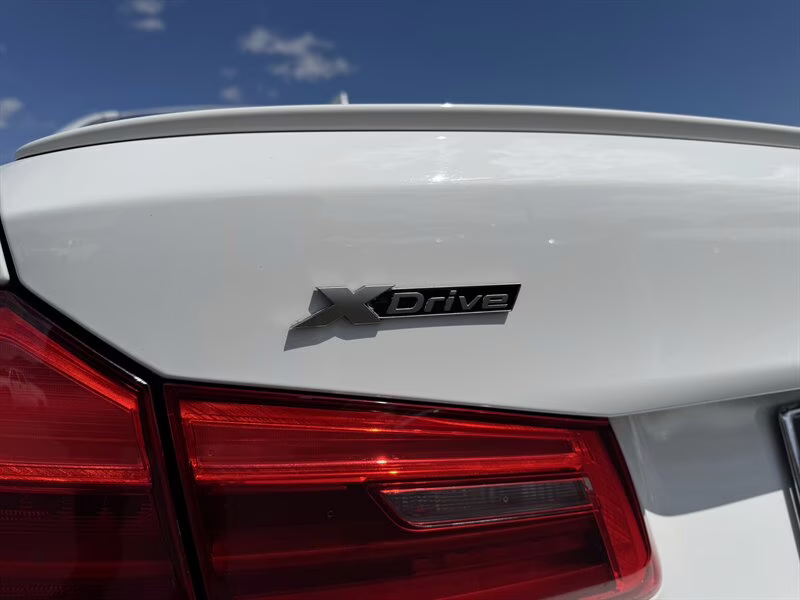 2020 Alpine White BMW 5 Series M550i xDrive AWD Sedan