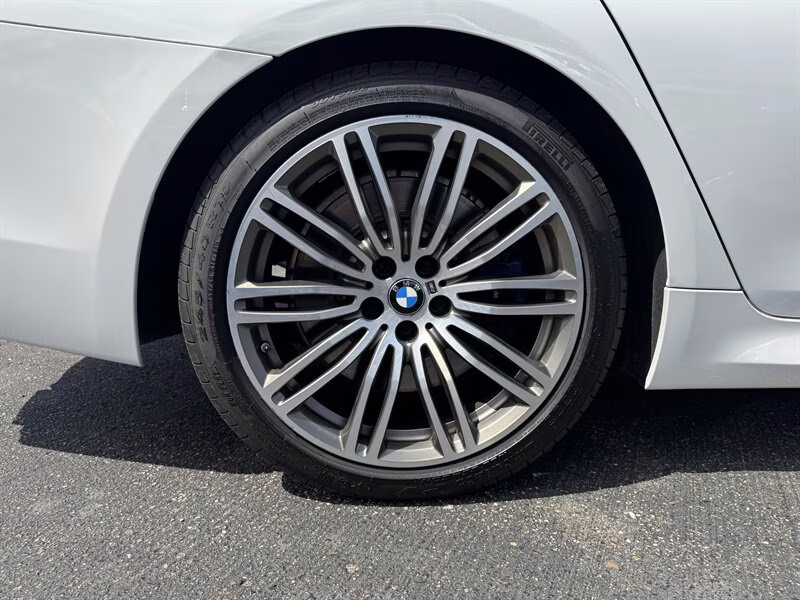 2020 Alpine White BMW 5 Series M550i xDrive AWD Sedan
