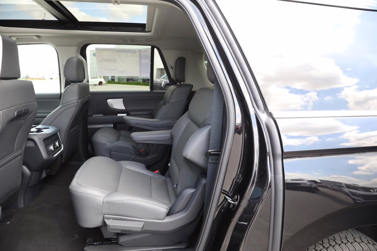 2026 Agate Black Metallic Ford Expedition Max Active 4X4 SUV