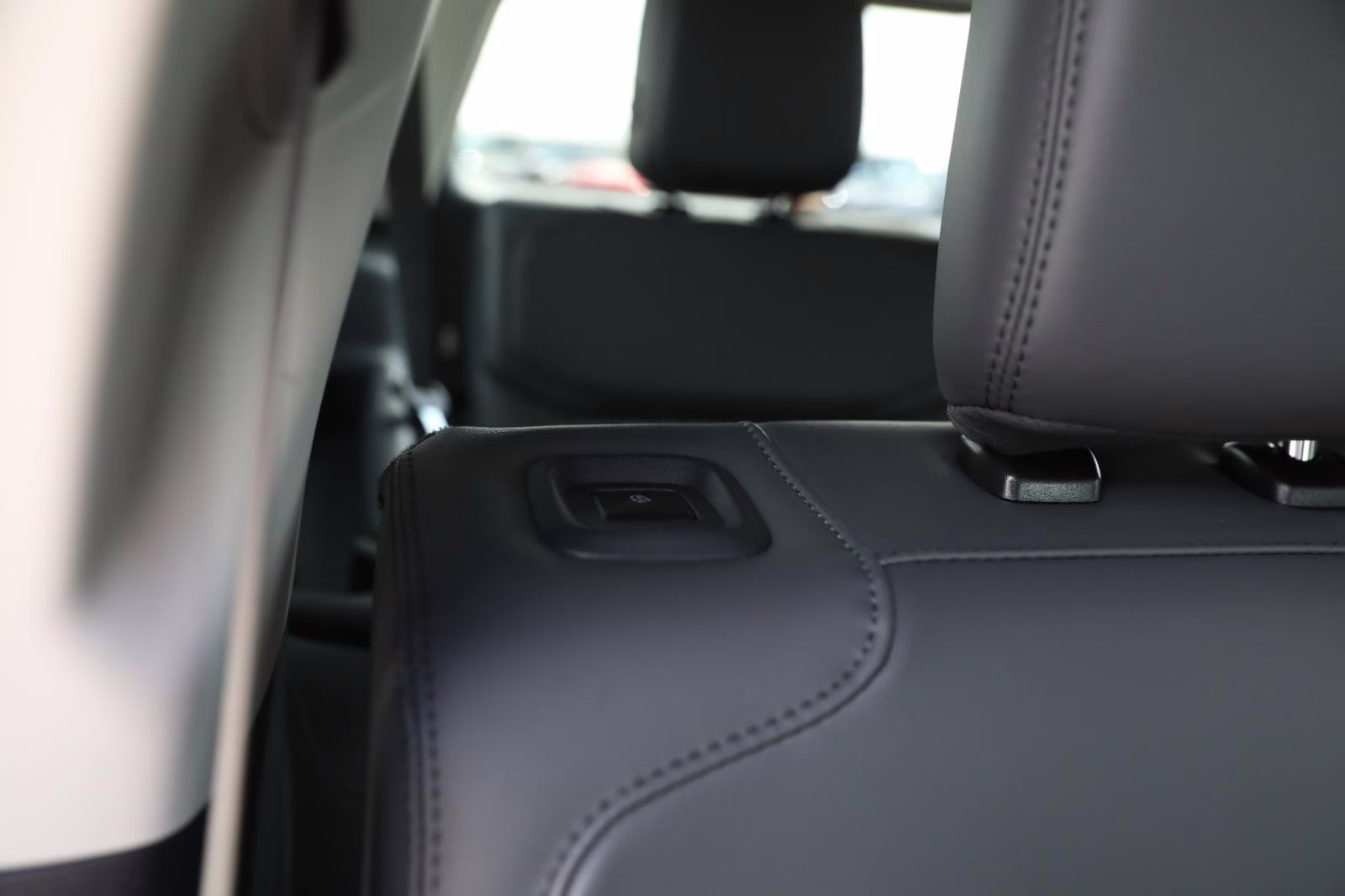 2026 Agate Black Metallic Ford Expedition Max Active 4X4 SUV