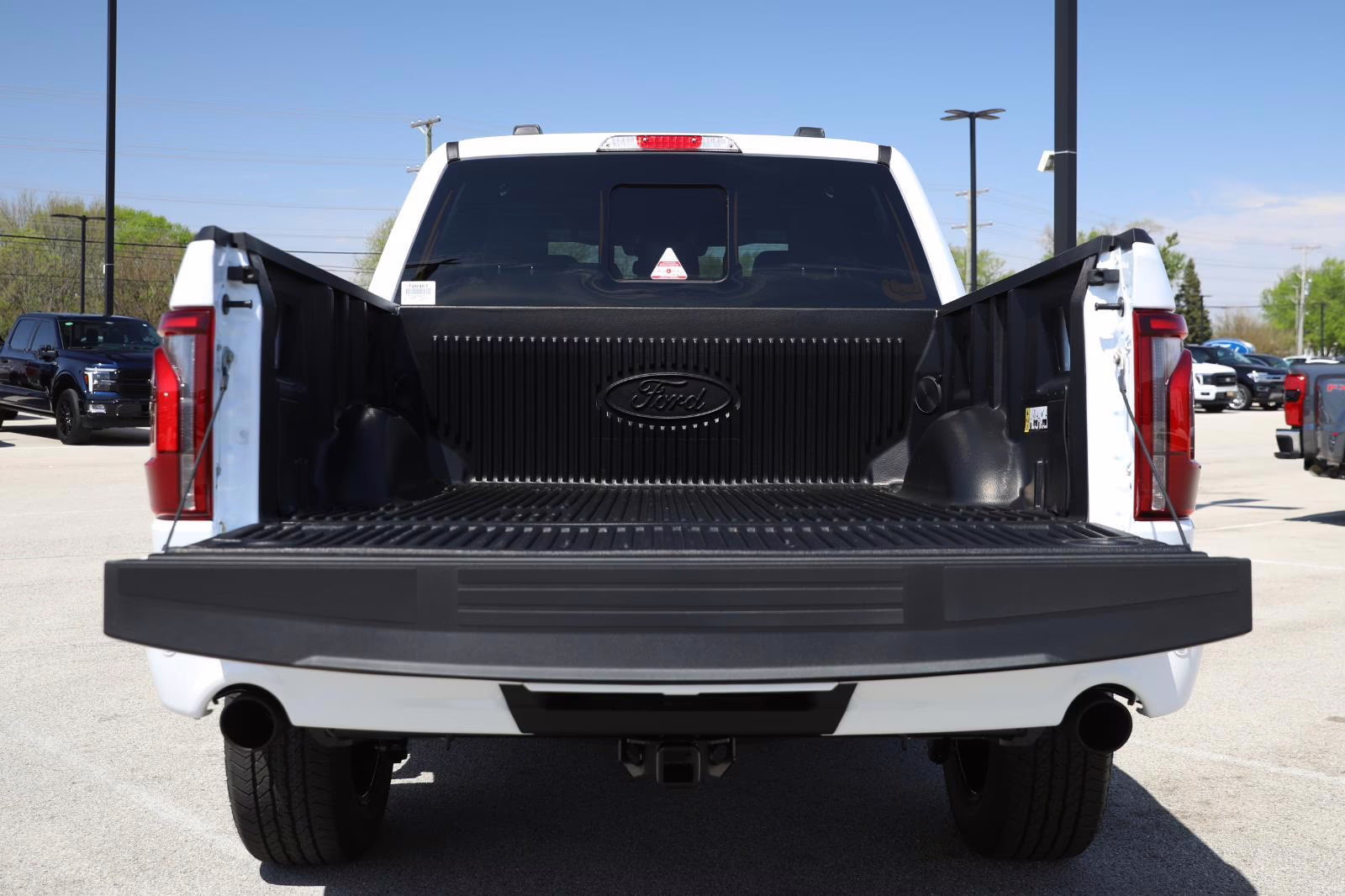 2026 Oxford White Ford F-150 LARIAT 4X4 Truck