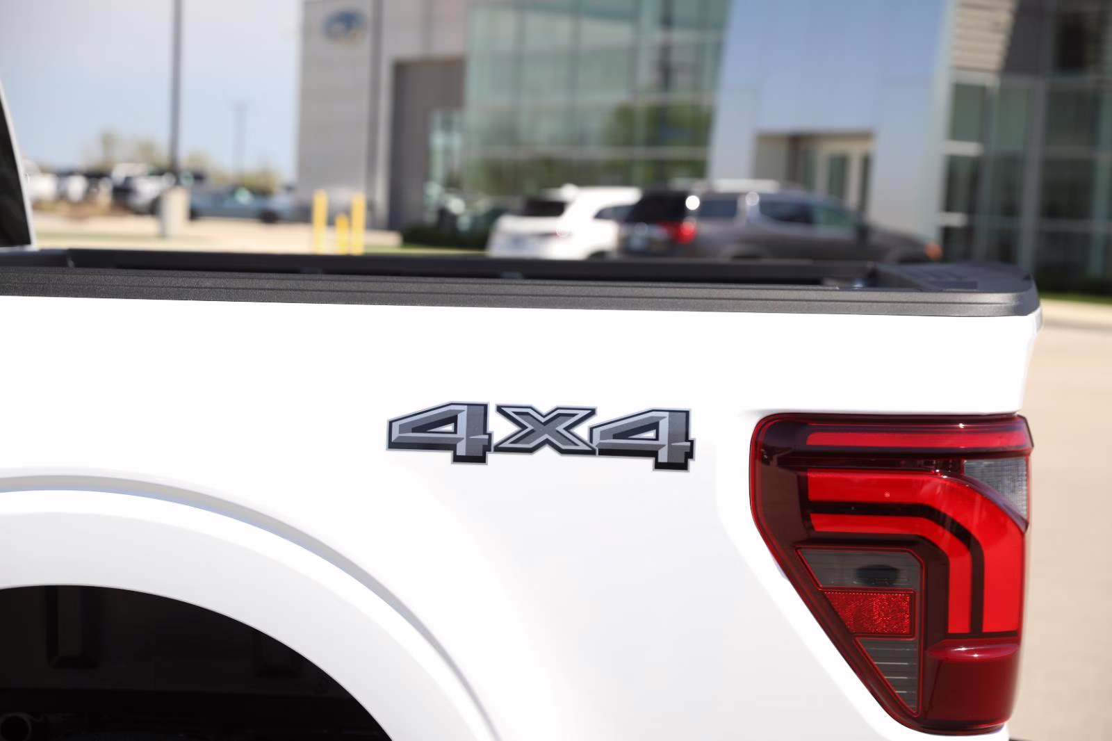 2026 Oxford White Ford F-150 LARIAT 4X4 Truck