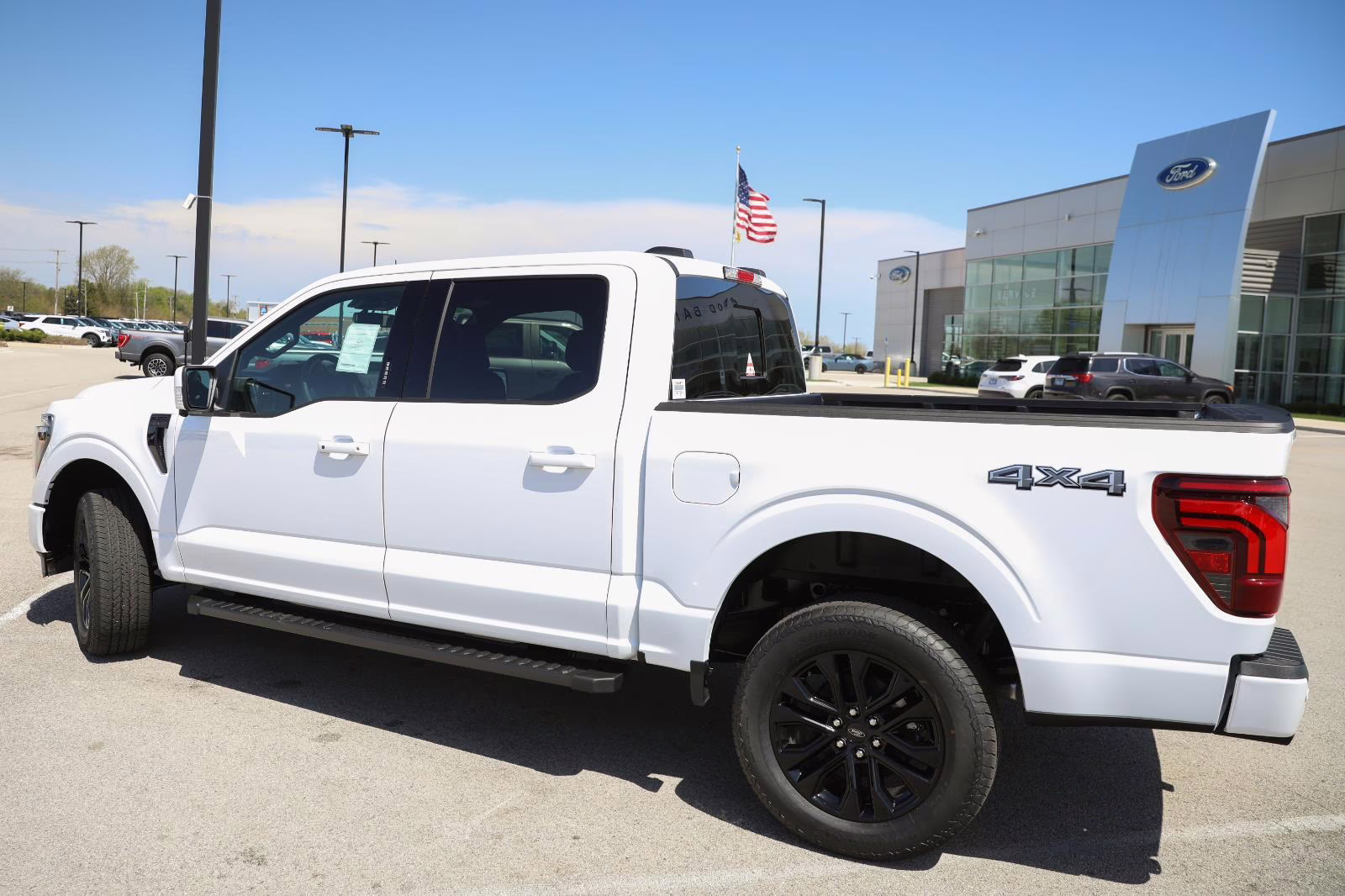 2026 Oxford White Ford F-150 LARIAT 4X4 Truck