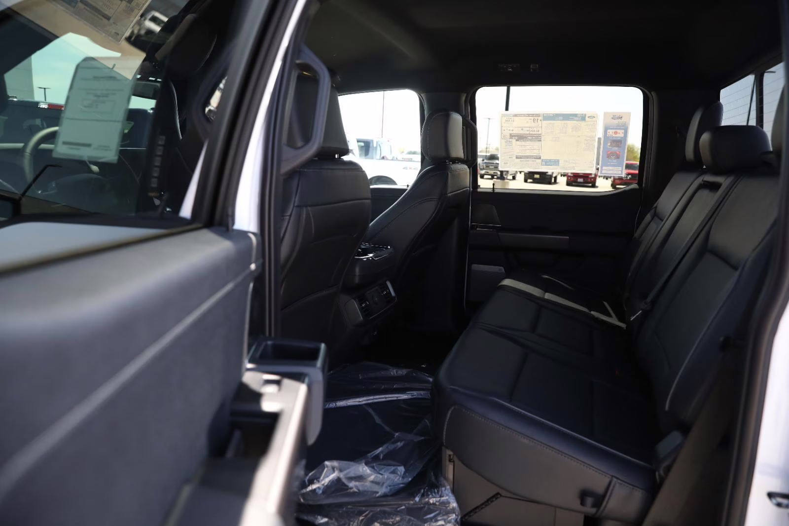 2026 Oxford White Ford F-150 LARIAT 4X4 Truck