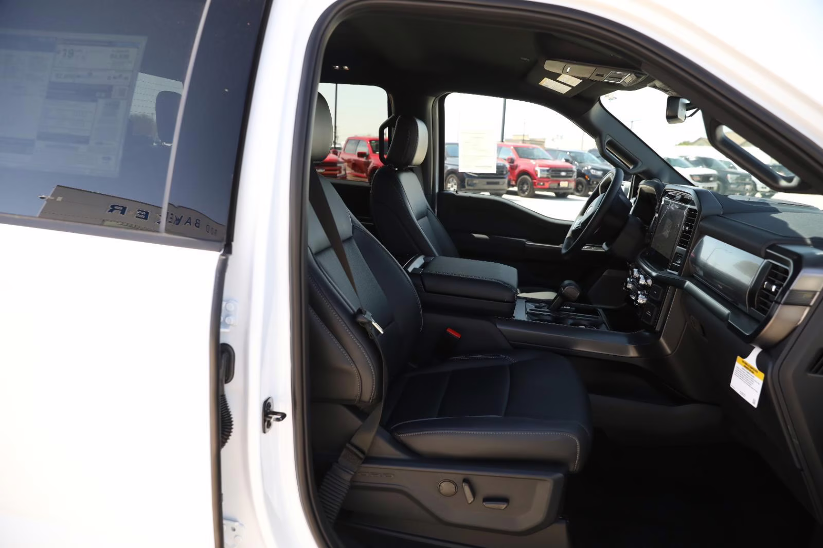 2026 Oxford White Ford F-150 LARIAT 4X4 Truck
