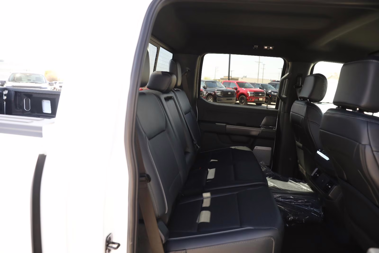 2026 Oxford White Ford F-150 LARIAT 4X4 Truck