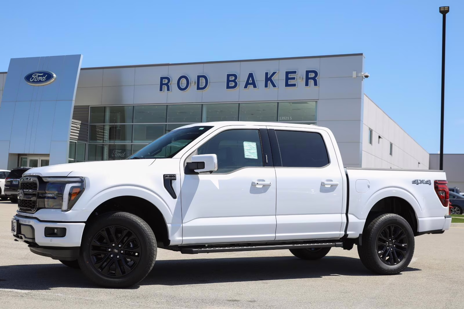 2026 Oxford White Ford F-150 LARIAT 4X4 Truck