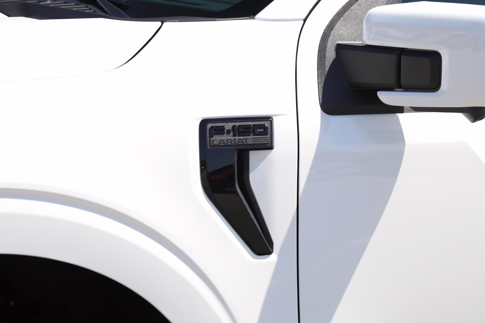 2026 Oxford White Ford F-150 LARIAT 4X4 Truck