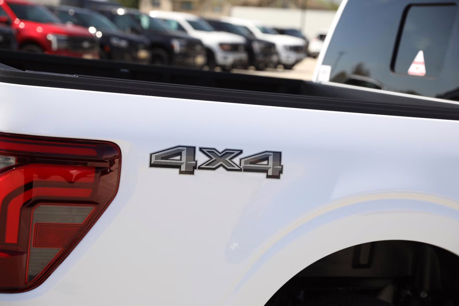 2026 Oxford White Ford F-150 LARIAT 4X4 Truck
