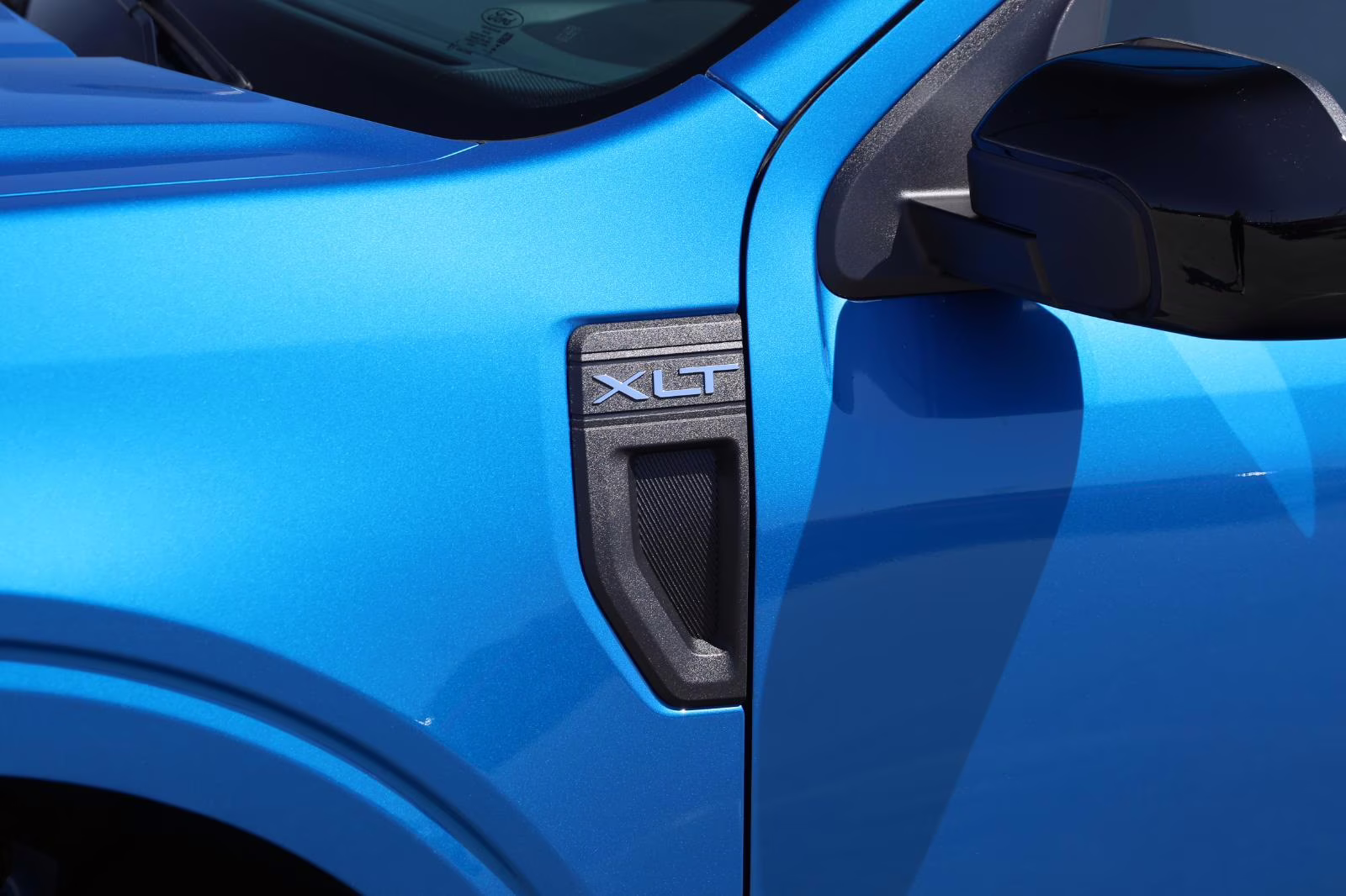 2026 Velocity Blue Ford Maverick XLT AWD Truck