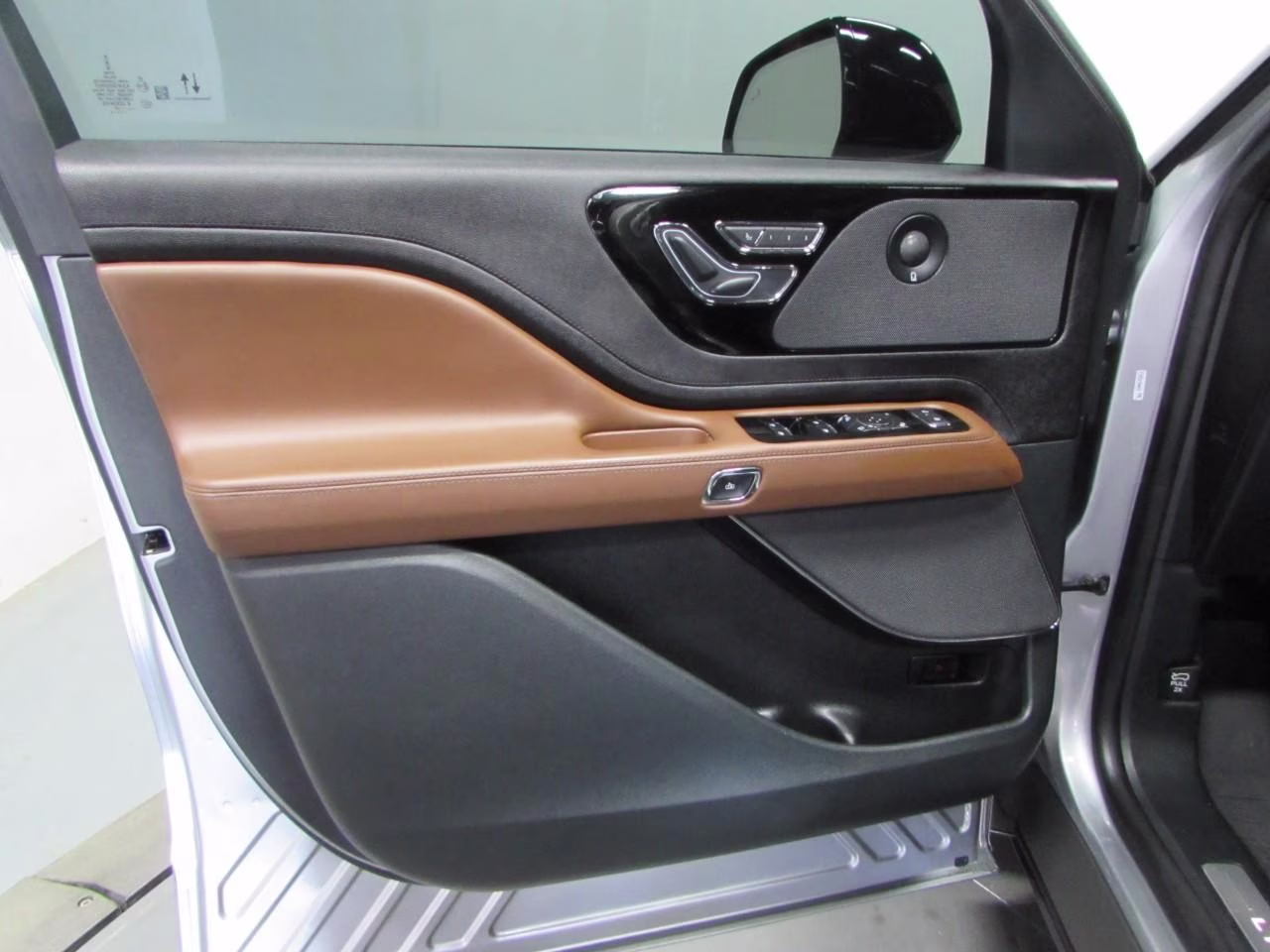 2024 Silver Radiance Metallic Clearcoat Lincoln Aviator Reserve AWD SUV
