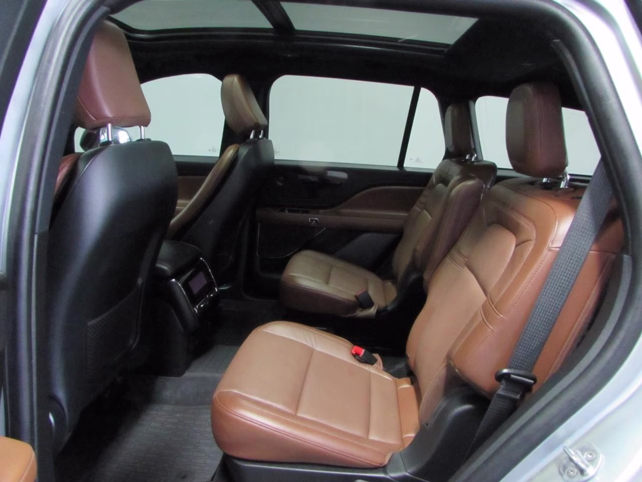2024 Silver Radiance Metallic Clearcoat Lincoln Aviator Reserve AWD SUV