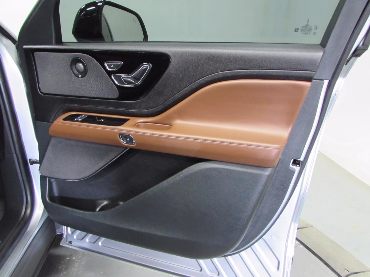 2024 Silver Radiance Metallic Clearcoat Lincoln Aviator Reserve AWD SUV