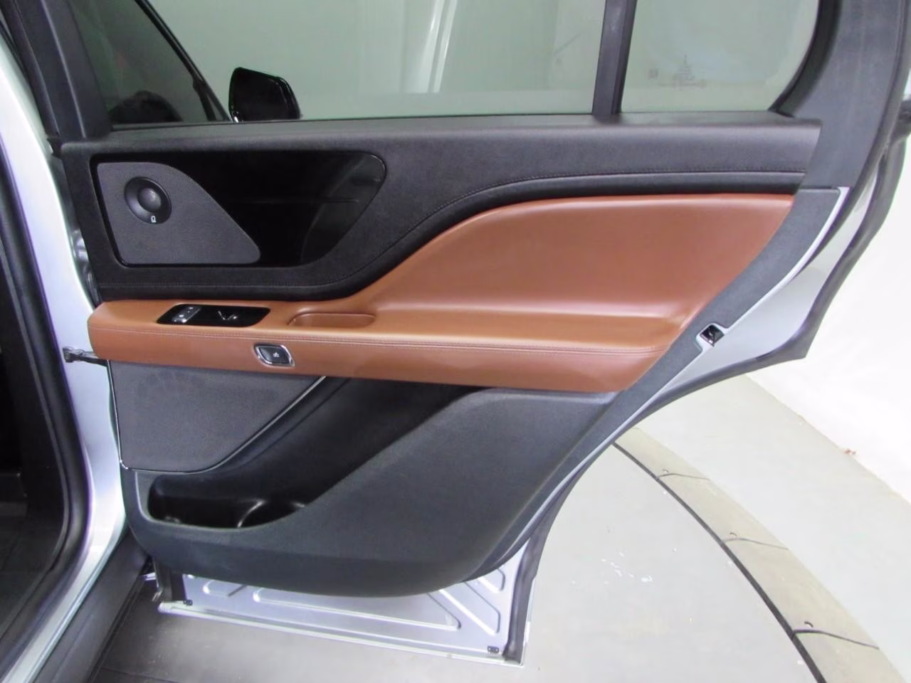2024 Silver Radiance Metallic Clearcoat Lincoln Aviator Reserve AWD SUV