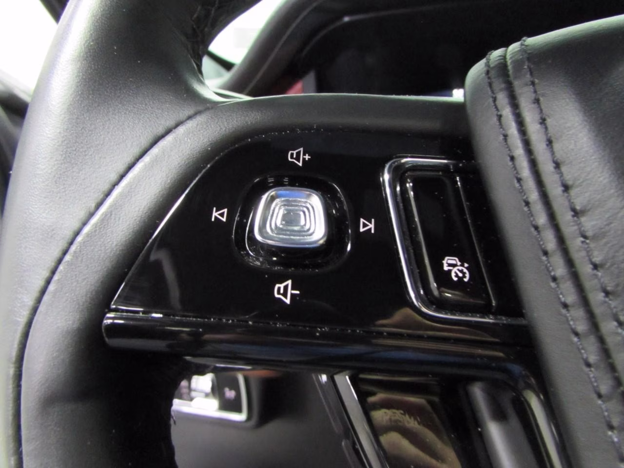 2024 Silver Radiance Metallic Clearcoat Lincoln Aviator Reserve AWD SUV