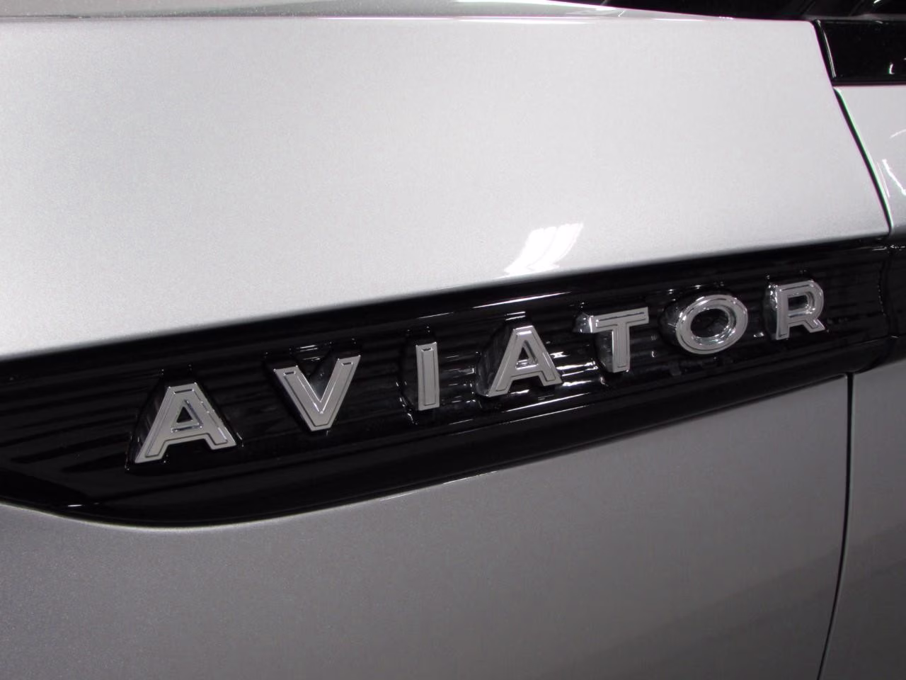 2024 Silver Radiance Metallic Clearcoat Lincoln Aviator Reserve AWD SUV