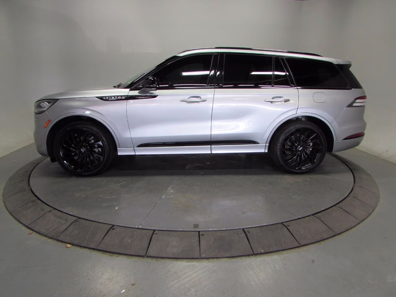 2024 Silver Radiance Metallic Clearcoat Lincoln Aviator Reserve AWD SUV