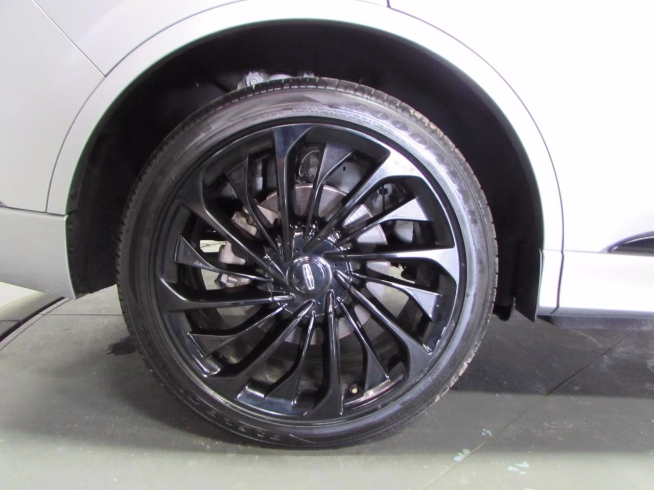 2024 Silver Radiance Metallic Clearcoat Lincoln Aviator Reserve AWD SUV