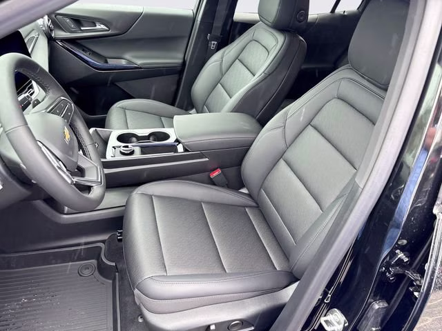 2026 Mosaic Black Metallic Chevrolet Equinox LT FWD SUV
