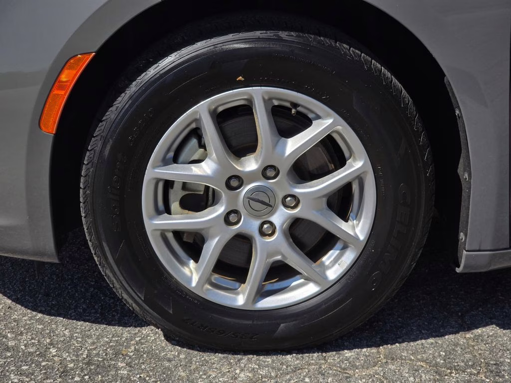 2023 Ceramic Gray Clearcoat Chrysler Pacifica Touring L FWD Van