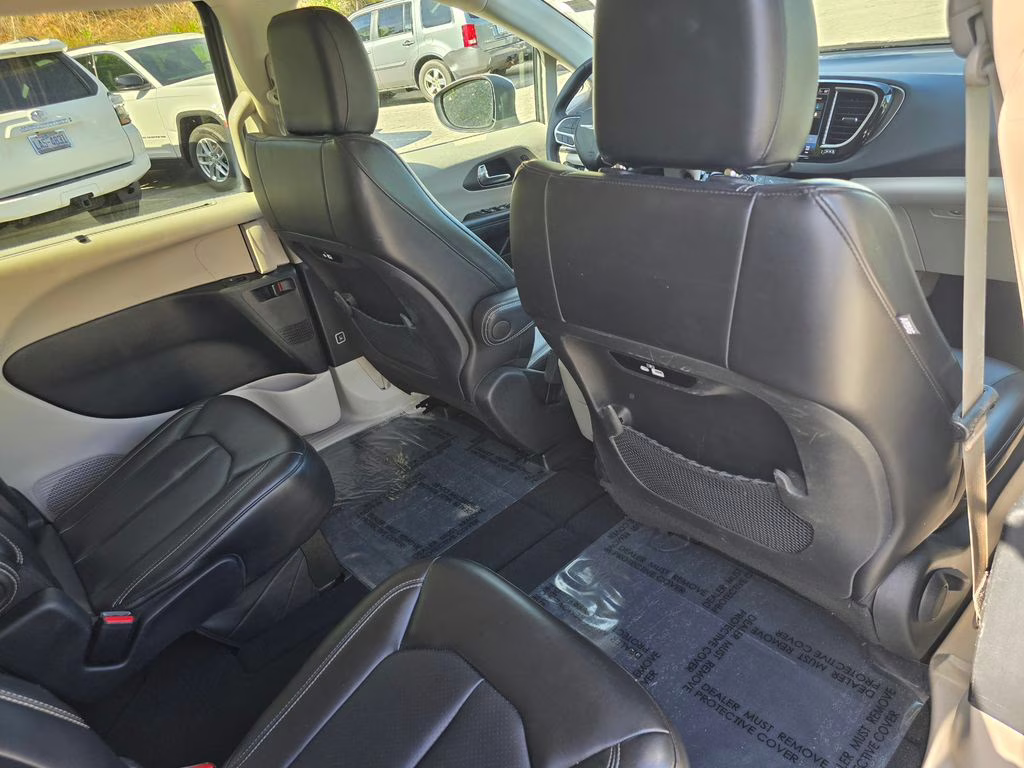 2023 Ceramic Gray Clearcoat Chrysler Pacifica Touring L FWD Van