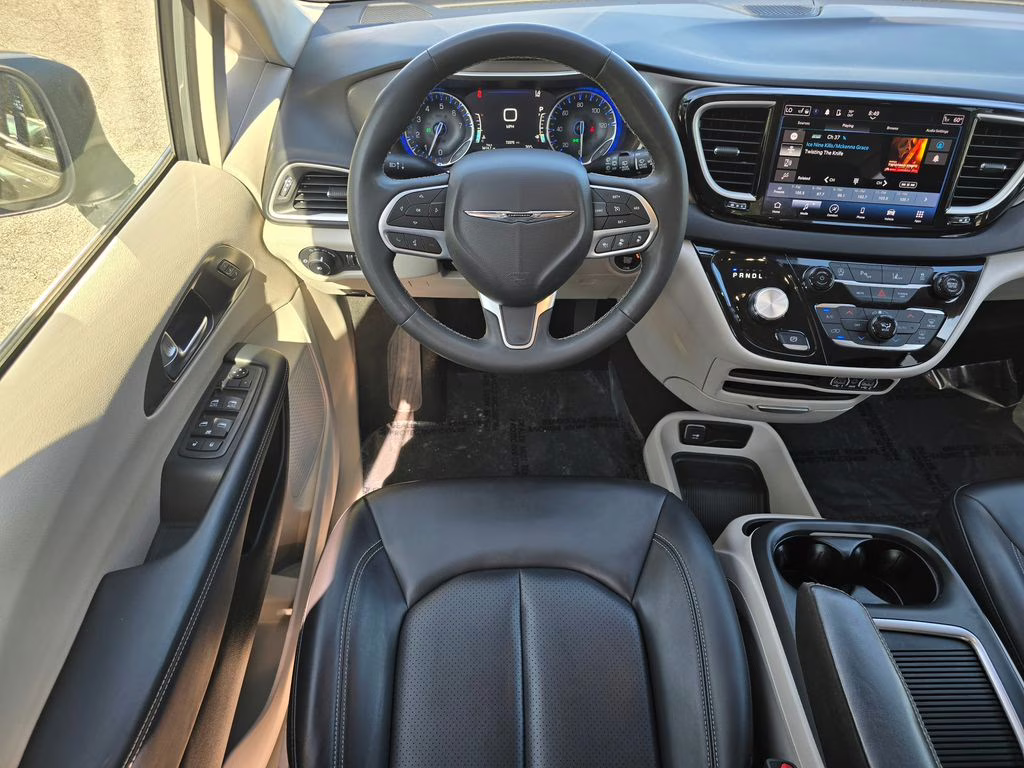2023 Ceramic Gray Clearcoat Chrysler Pacifica Touring L FWD Van